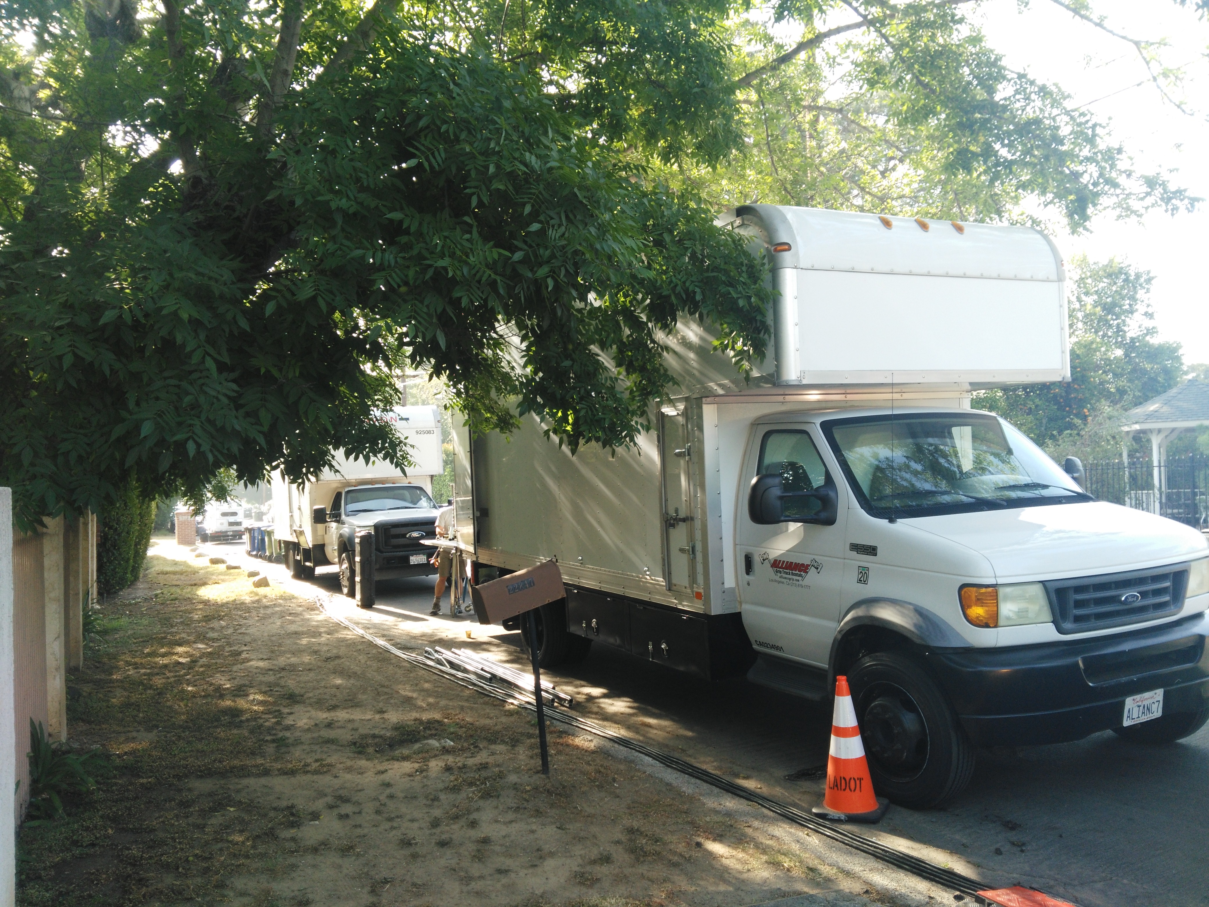 Production cube truck with lift gate